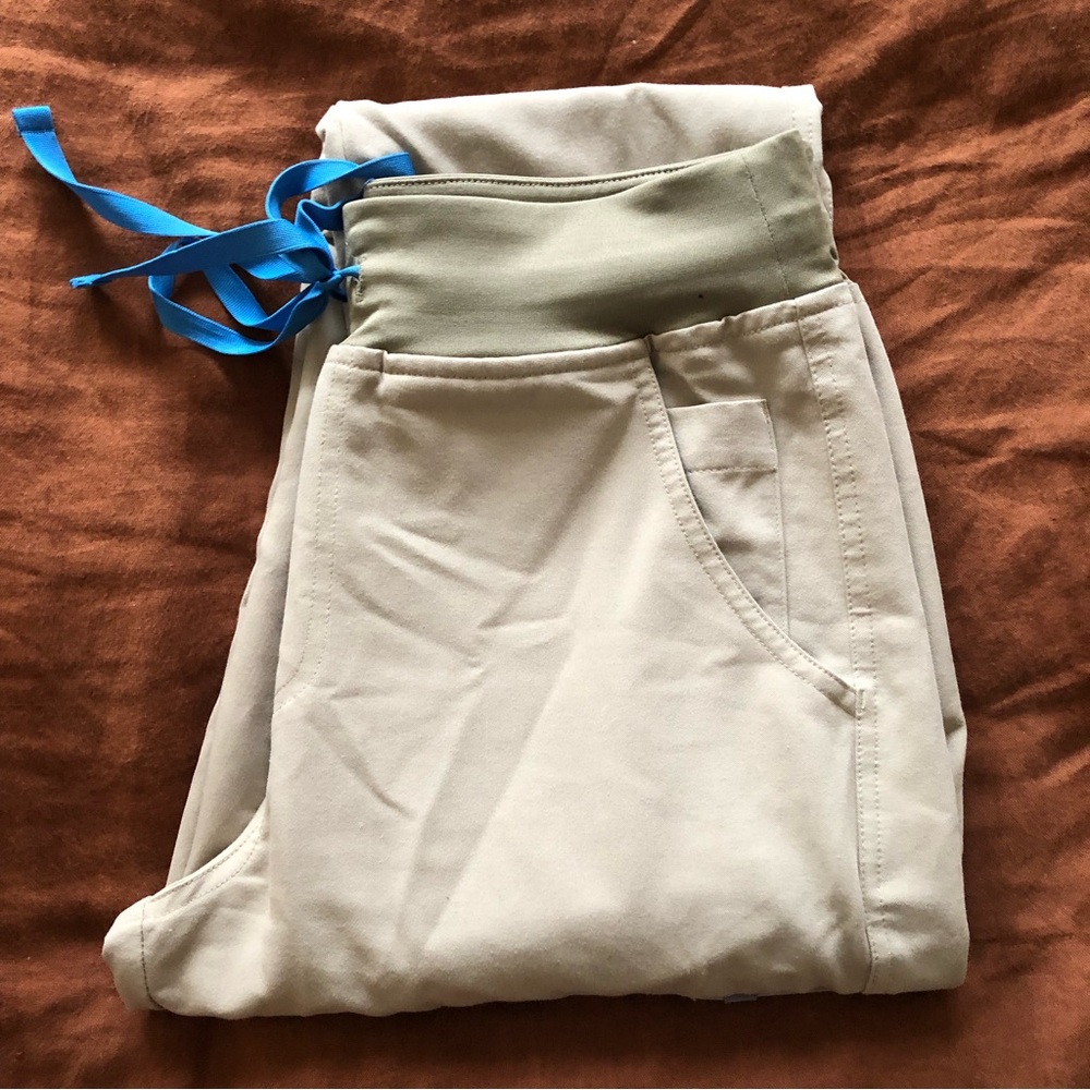 FIGS Sandstone Yola™ High Waisted 2.0 - Skinny Scrub Pants - Small